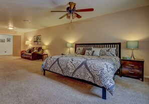 Pecan Point- King sized Bed, Great for relaxing and sleeping in!