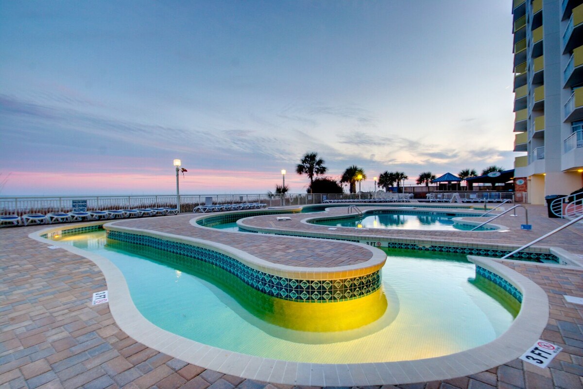 Recently Renovated Oceanfront condo at great resort +Free Attraction Tickets!