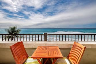 Banyan Tree 404:Top Floor DIRECT oceanfront condo