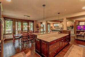Cedar Crest Lodge in Suncadia - Fully stocked granite kitchen