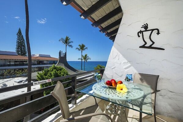 The Lanai! Best place to be!! Look how close to the water you are!!