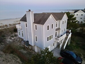RIGHT on the water in a low density private area of DE! Your home: Welcome!