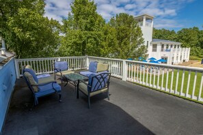 Second Level | Deck