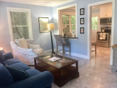 Grace's Getaway: Newly Renovated Duplex. Two Blocks to the Beach! 