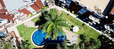 Balcones del Pacifico is located right in downtown Tamarindo, a very strategic location within walking distance to the beach, the shops and restaurants.