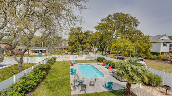 Private Pool, Hot Tub & Fenced In Backyard