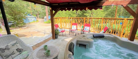 Remodeled Front Patio with Hot Tub, Firepit, and BBQ!