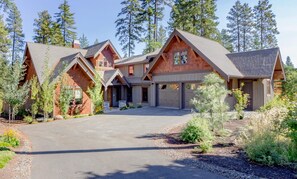 Three Sisters Lodge in Suncadia Resort - Three Sisters Lodge - One of Suncadia's Finest Homes