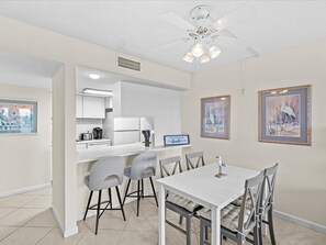 HSRC 106 Dining Area / Breakfast Bar