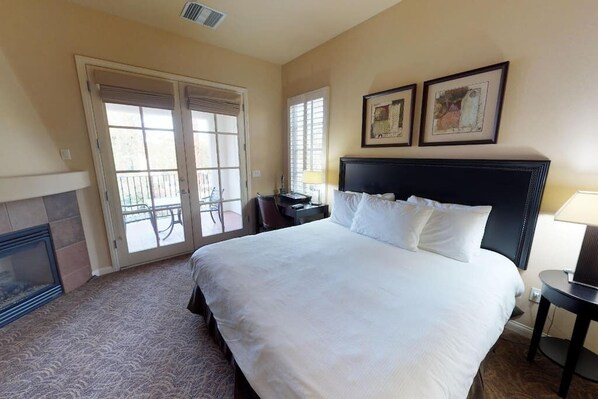 Studio w/ King Bed