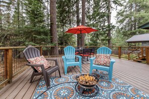 Seasonal outdoor furniture (warmer months)