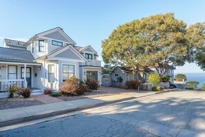 "Bliss Cottage by-the-Sea" with the Ocean Nearby!