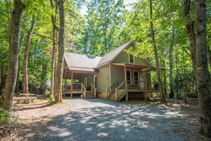 Easy access driveway to turn-around...