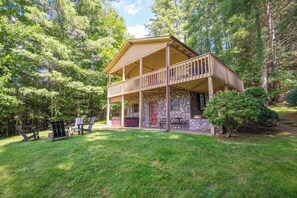 Quintessential log cabin living...