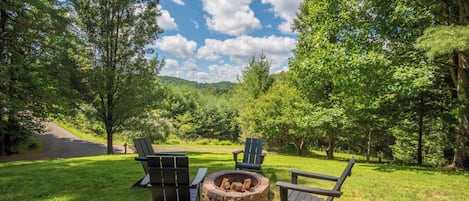 The setting you seek and deserve at River Bend Retreat in Crumpler NC.