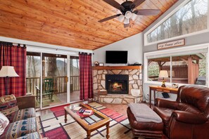 Bright, light and open-concept living area.  Smart TV + cable, gas fireplace. 