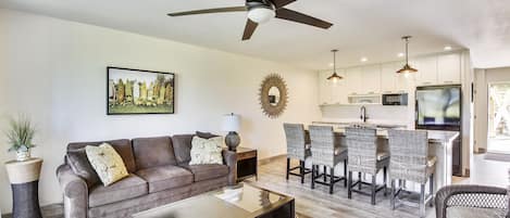 Living Room - Ceiling fan, flat screen TV, wifi