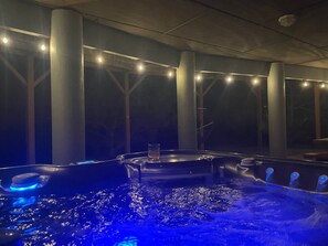 Indoor spa tub