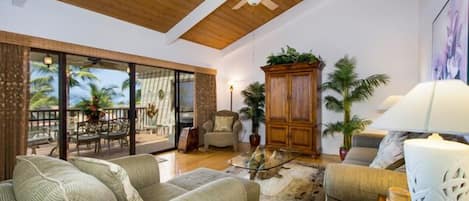 Gorgeous furniture, large high vaulted ceilings, bamboo floors!