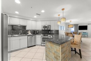 Kitchen with Breakfast Bar