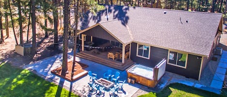 Tamarack Lodge - Tamarack Lodge!  Fantastic back yard with a 9 person hot tub!