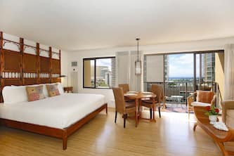 Beautiful eco-friendly studio with washer/dryer, one FREE parking and Wi-Fi!