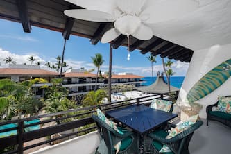 Casa De Emdeko 330 - DELUXE, Top Floor, Oceanview, AC, Extra spacious!