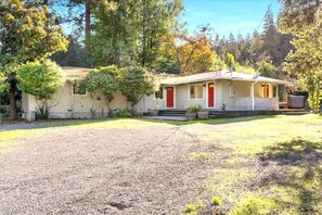 Large Drive way with lots of parking!