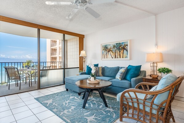 Valley Isle 902 living room1