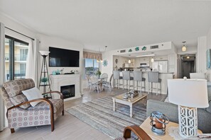 Oceanfront Living Room/Dining Area