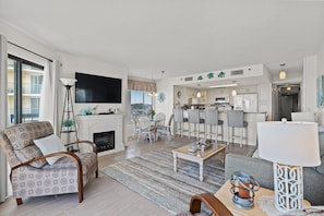 Oceanfront Living Room/Dining Area