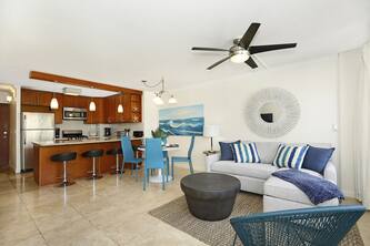 Beautiful 2-bedroom condo, sleeps 6, washer/dryer and one free parking!