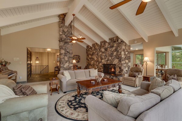 Upstairs living room area - Upstairs living room area