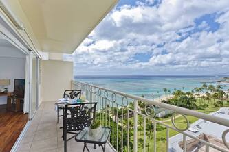 REMODELED! Ocean View 1-Bedroom, Kitchen, Washer/Dryer, A/C, Wi-Fi, Sleeps 4.