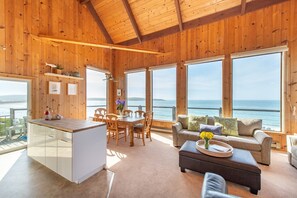 Pacific Ocean extravaganza in the comfort of your great room