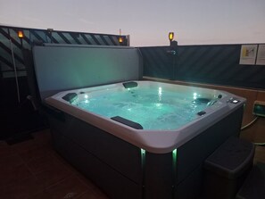 Wonderful Jacuzzi with kaleidoscope lighting and cascading fountain 