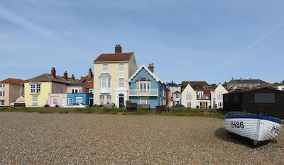 Luxus-Strand-Eigenschaft mit freiem Blick aufs Meer. 