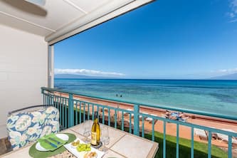 Makani Sands #208 1brm Beachfront condo with balcony on the ocean