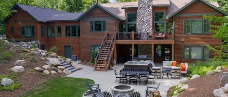 Incredible Outdoor Entertaining Space w/ a Four Seasons Hot Tub