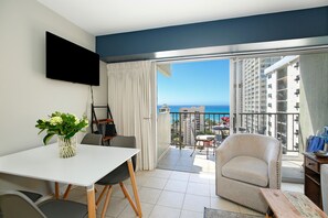Dining for 4 with Ocean View