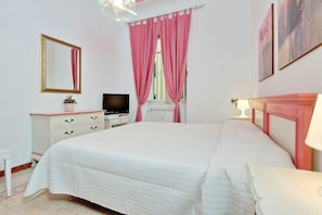 Rome Holiday Accommodation - Bedroom 2