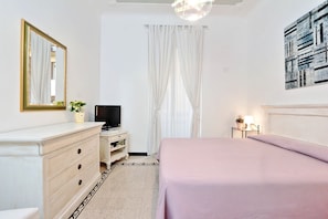Rome Holiday Apartment - Bedroom 1