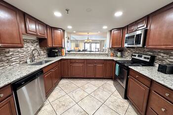 Breakers East 1105~ Spacious 2BR/2BA~Beachfront Beach setup included