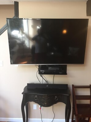 60 inch smart TV with Blu-ray player 