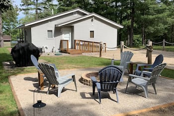 Fall and Winter dates still available. Lake Access, Boat Dock - 3 Bdrm, 2 Bath