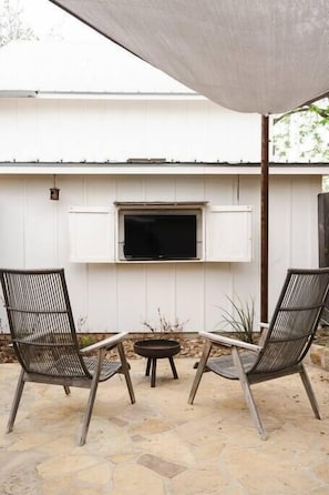 Fire pit and Tv in private courtyard