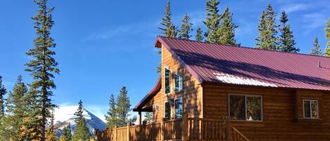 Snowshow Cabin with Mountain Views