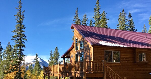 Snowshow Cabin with Mountain Views