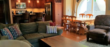 Kitchen & Family Room with crescent window facing the mountain