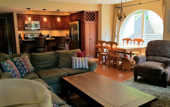 Kitchen & Family Room with crescent window facing the mountain